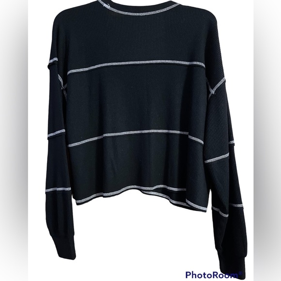 Hollister Black Striped Cropped Long Sleeve Size M - Picture 3 of 3